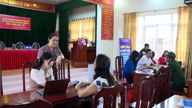 Đồng chí Đồng Thị Nga-UV BTV, Phó Chủ tịch UBND xã Hoài Đức thăm, kiểm tra 05 điểm Bình dân học vụ số lưu động- Ảnh 2.