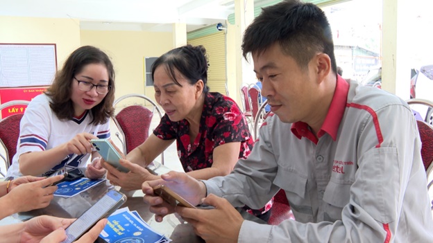 Đồng chí Đồng Thị Nga-UV BTV, Phó Chủ tịch UBND xã Hoài Đức thăm, kiểm tra 05 điểm Bình dân học vụ số lưu động- Ảnh 6.