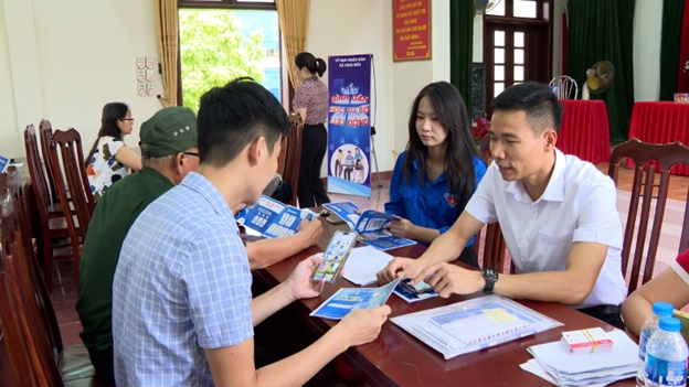 Đồng chí Đồng Thị Nga-UV BTV, Phó Chủ tịch UBND xã Hoài Đức thăm, kiểm tra 05 điểm Bình dân học vụ số lưu động- Ảnh 7.