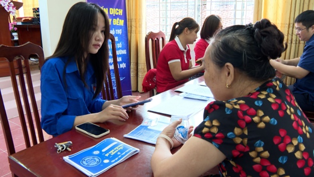 Đồng chí Đồng Thị Nga-UV BTV, Phó Chủ tịch UBND xã Hoài Đức thăm, kiểm tra 05 điểm Bình dân học vụ số lưu động- Ảnh 9.