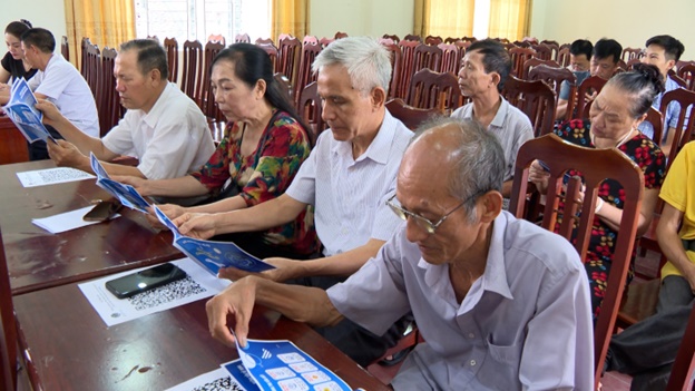 Đồng chí Đồng Thị Nga-UV BTV, Phó Chủ tịch UBND xã Hoài Đức thăm, kiểm tra 05 điểm Bình dân học vụ số lưu động- Ảnh 12.