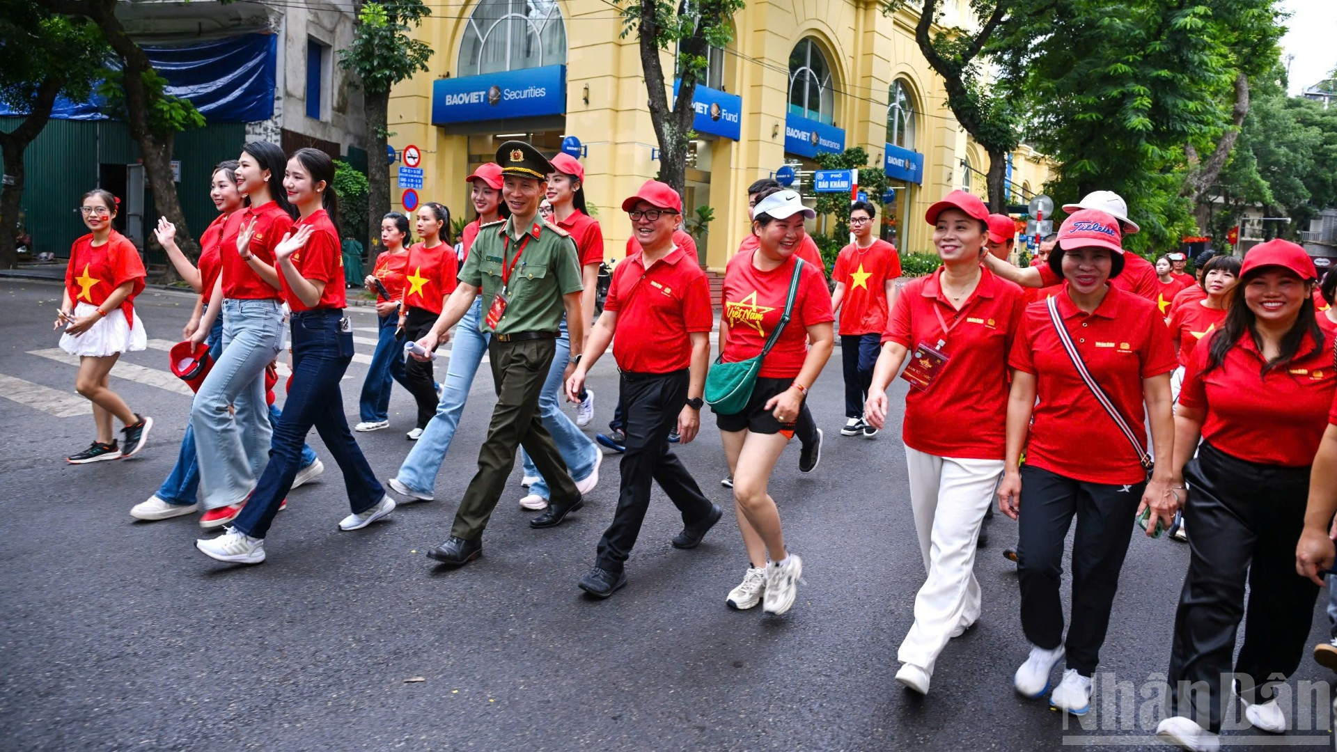 Lan tỏa thông điệp “1 tỷ bước chân tiến vào kỷ nguyên mới” vì một Việt Nam đoàn kết, hùng cường- Ảnh 3.