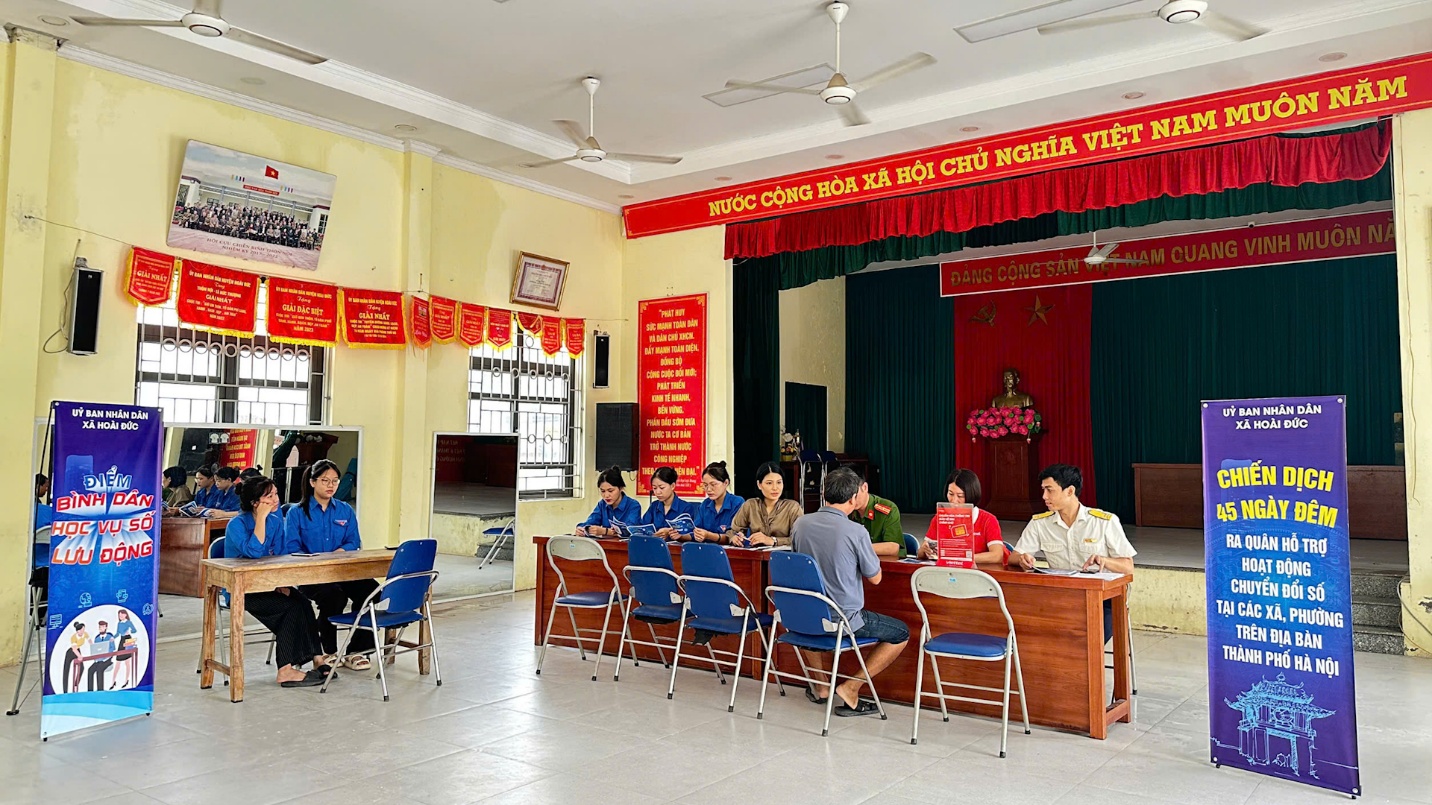 Đồng chí Đồng Thị Nga-UV BTV, Phó Chủ tịch UBND xã Hoài Đức thăm, kiểm tra 05 điểm Bình dân học vụ số lưu động- Ảnh 11.