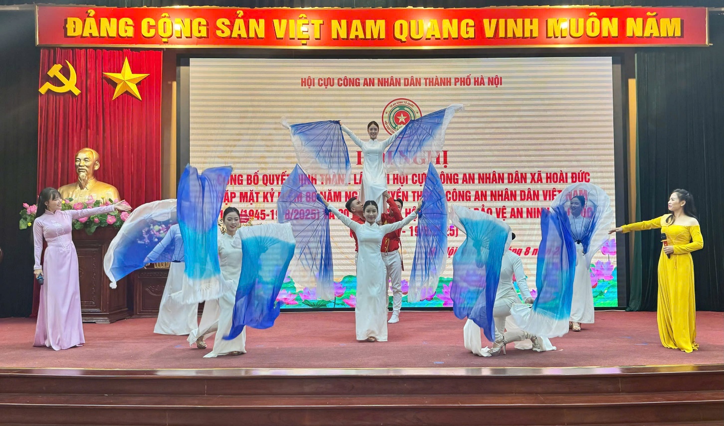Hoài Đức ra mắt Chi hội Cựu CAND xã và gặp mặt kỷ niệm 80 năm Ngày truyền thống Công an nhân dânViệt Nam 19/8/1945 - 19/8/2025- Ảnh 1.