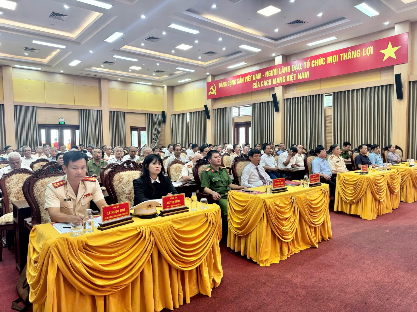 Hoài Đức ra mắt Chi hội Cựu CAND xã và gặp mặt kỷ niệm 80 năm Ngày truyền thống Công an nhân dânViệt Nam 19/8/1945 - 19/8/2025- Ảnh 4.