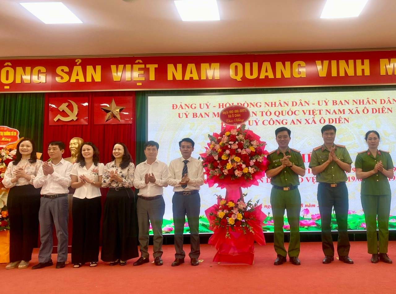 Lễ Kỷ niệm 80 năm ngày thành lập lực lượng Công an nhân dân 19/8.- Ảnh 1.
