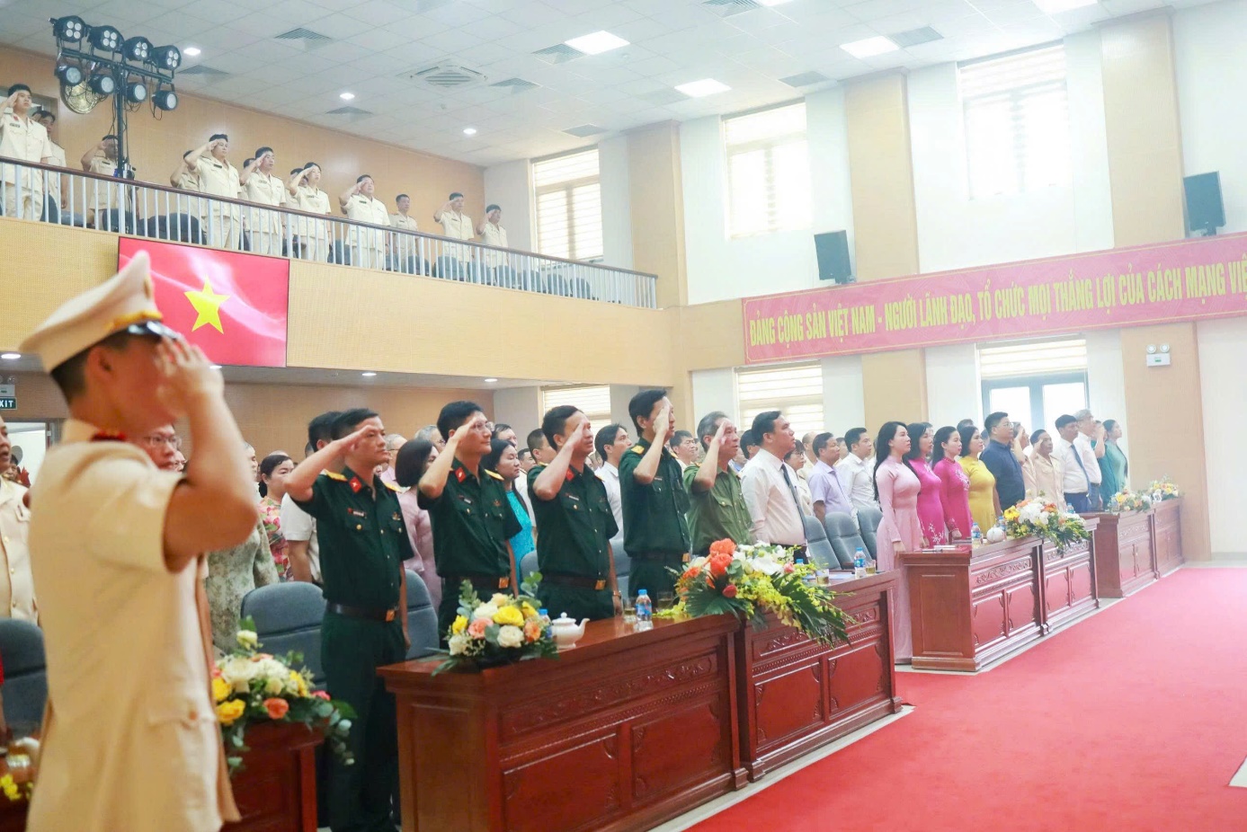 Phường Xuân Đỉnh kỷ niệm 80 năm ngày truyền thống Công an Nhân dân: Tri ân truyền thống - Vững bước tương lai- Ảnh 1.