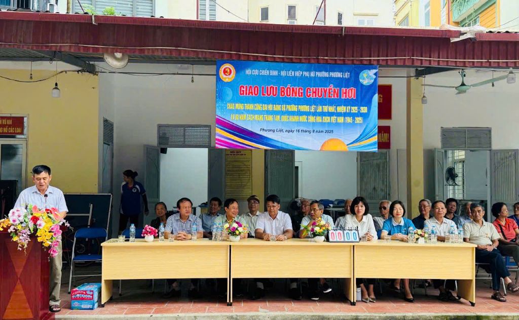 Giao lưu thể thao chào mừng 80 năm Ngày Cách mạng tháng Tám thành công và Quốc Khánh (2/9) giữa các đoàn thể Chính trị - Xã hội phường Phương Liệt- Ảnh 1.