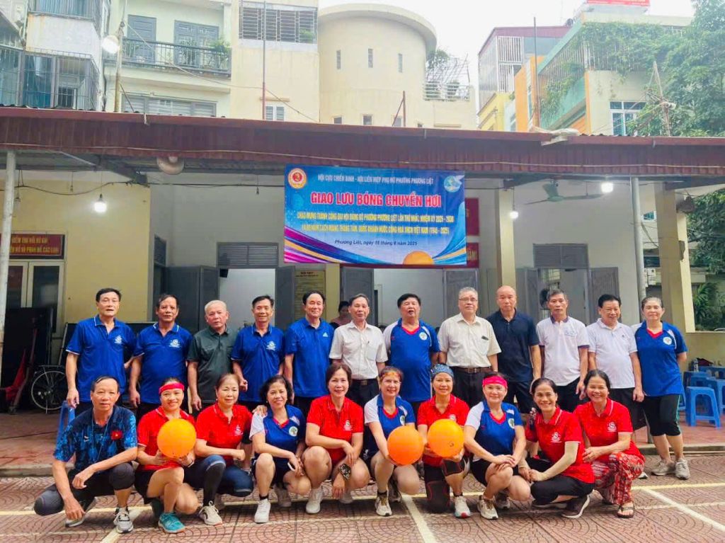 Giao lưu thể thao chào mừng 80 năm Ngày Cách mạng tháng Tám thành công và Quốc Khánh (2/9) giữa các đoàn thể Chính trị - Xã hội phường Phương Liệt- Ảnh 2.