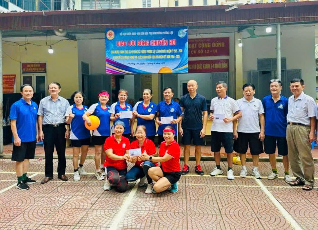 Giao lưu thể thao chào mừng 80 năm Ngày Cách mạng tháng Tám thành công và Quốc Khánh (2/9) giữa các đoàn thể Chính trị - Xã hội phường Phương Liệt- Ảnh 3.