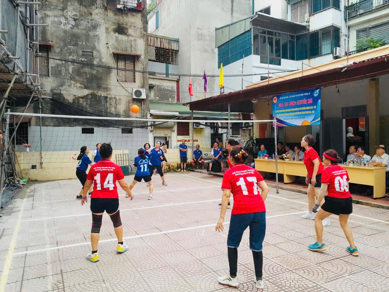 Giao lưu thể thao chào mừng 80 năm Ngày Cách mạng tháng Tám thành công và Quốc Khánh (2/9) giữa các đoàn thể Chính trị - Xã hội phường Phương Liệt- Ảnh 7.