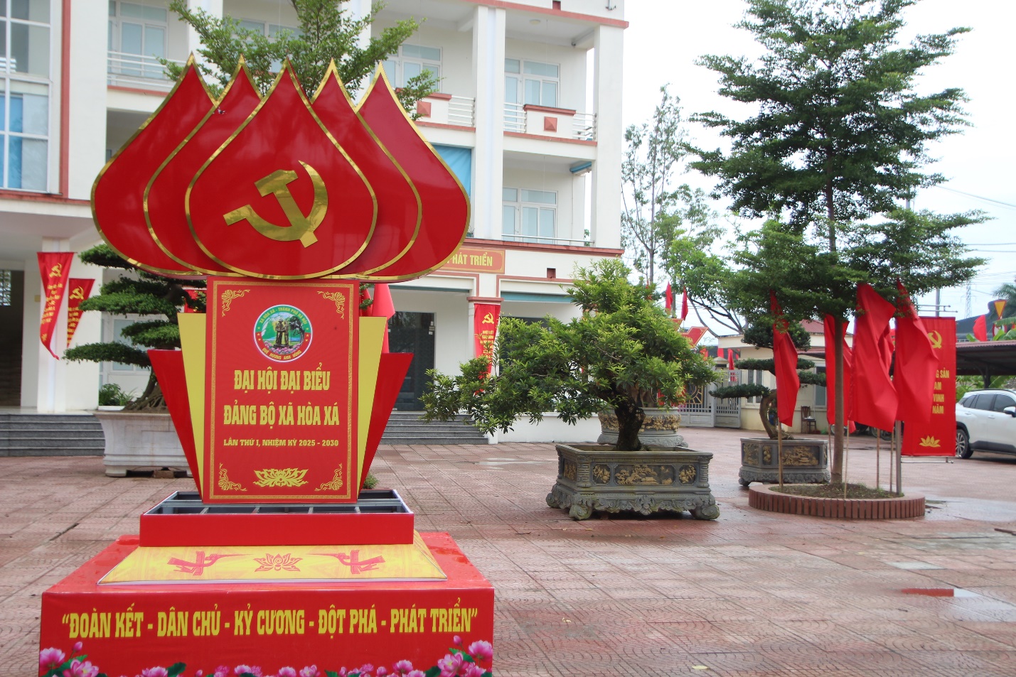 Rực rỡ cờ hoa chào mừng Đại hội đại biểu Đảng bộ xã- Ảnh 6.