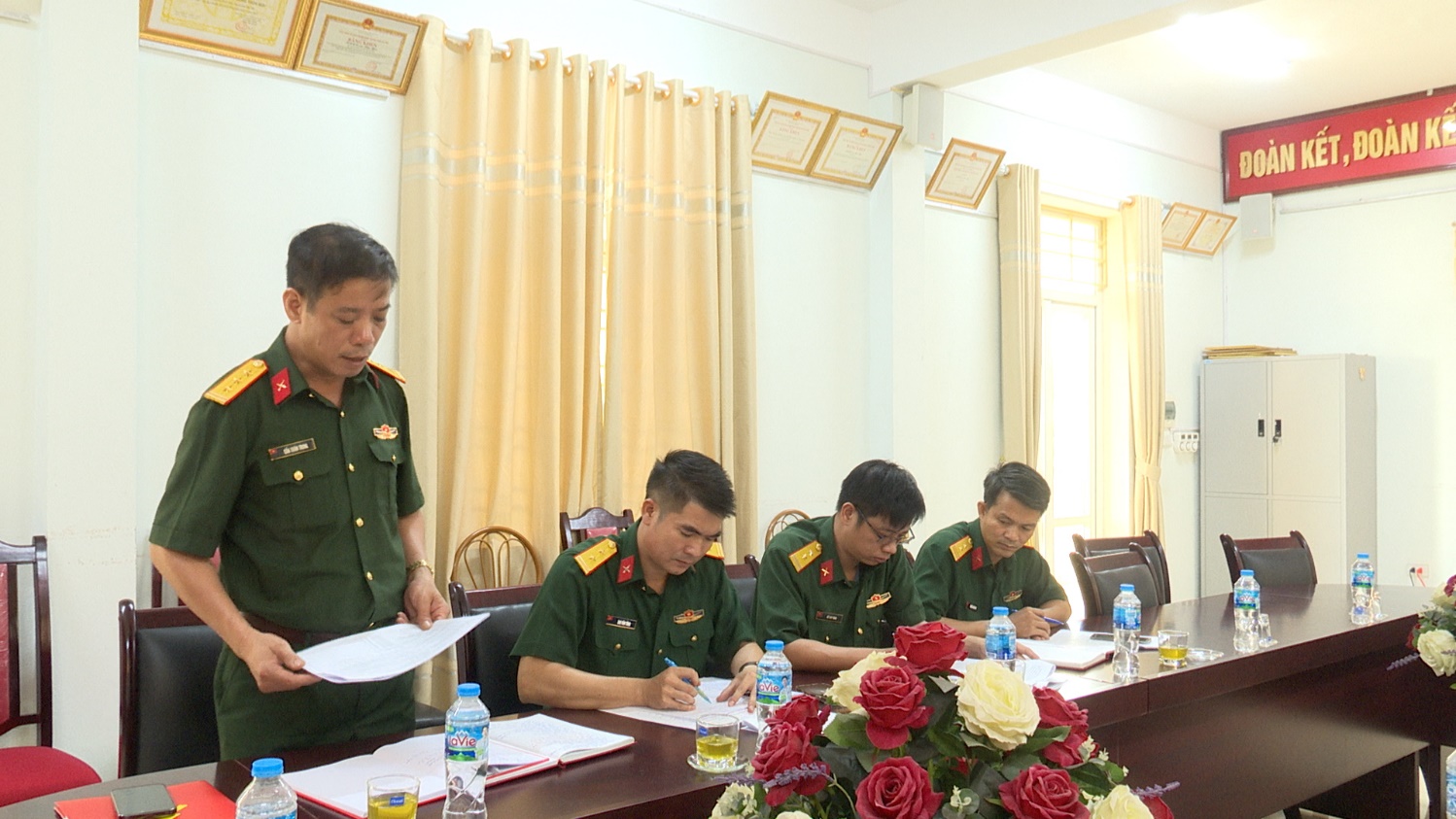 Đảng ủy, Chỉ huy Ban Chỉ huy phòng thủ khu vực 2 - Phúc Thọ làm việc với xã Sơn Đồng về công tác quốc phòng, quân sự 6 tháng cuối năm 2025- Ảnh 1.