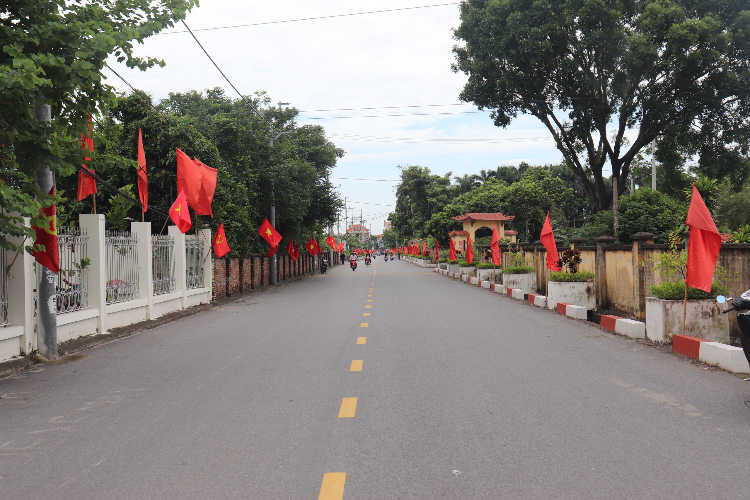Rực rỡ cờ hoa chào mừng Đại hội Đại biểu Đảng bộ xã Thuận An lần thứ I nhiệm kỳ 2025 - 2030- Ảnh 5.