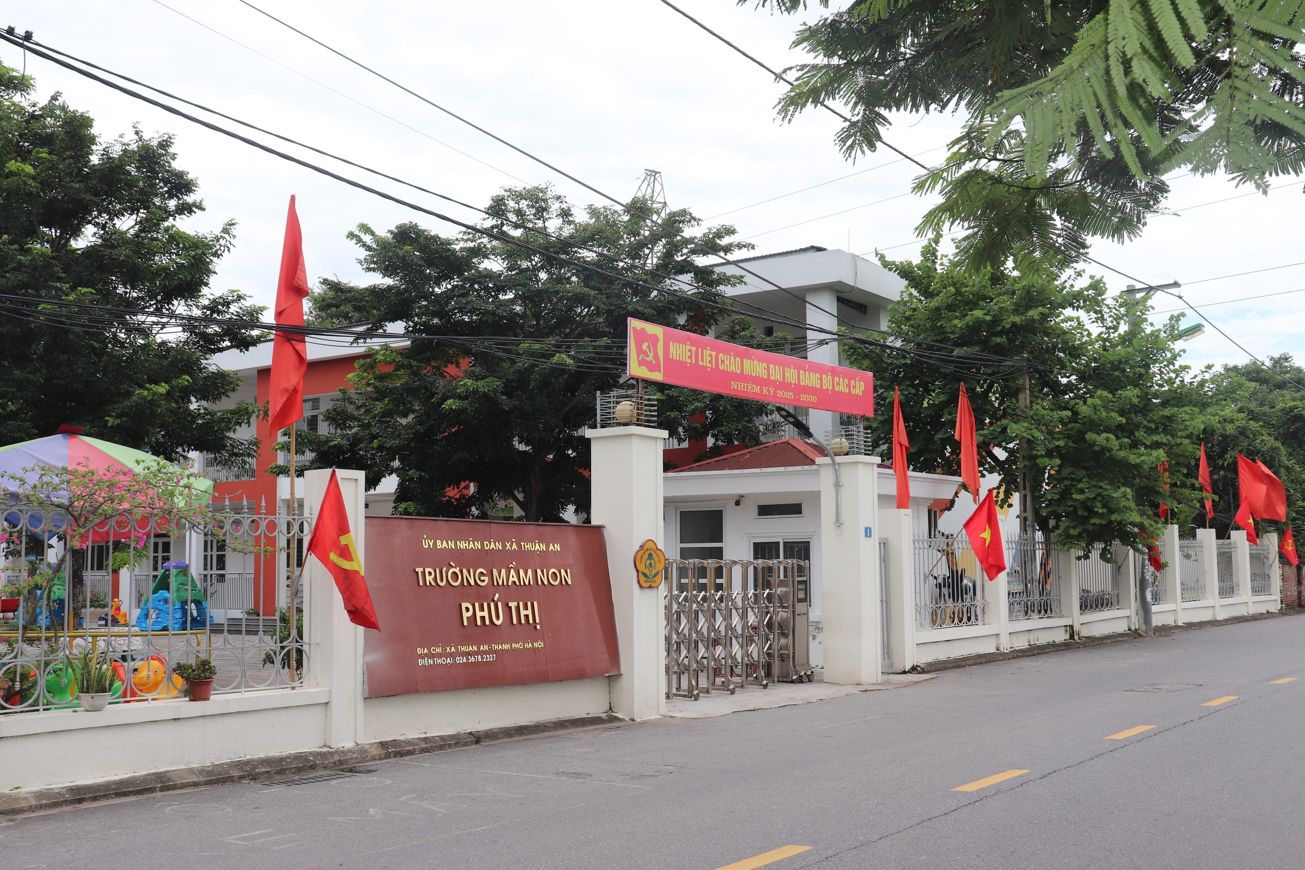 Rực rỡ cờ hoa chào mừng Đại hội Đại biểu Đảng bộ xã Thuận An lần thứ I nhiệm kỳ 2025 - 2030- Ảnh 10.