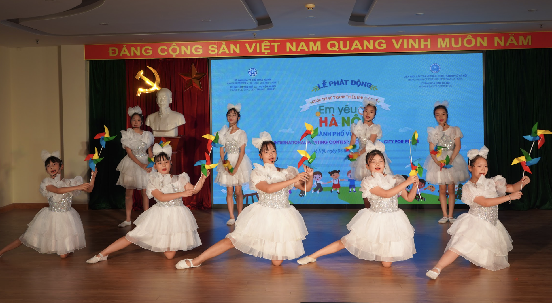 Phát động vẽ tranh thiếu nhi quốc tế “Em yêu Hà Nội - Thành phố vì hòa bình” năm 2025- Ảnh 3.