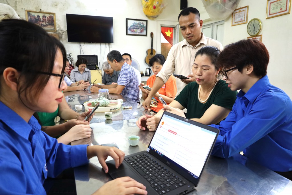 Lĩnh Nam: Nhiệt huyết, tận tuỵ đưa công nghệ đến với người dân- Ảnh 2.
