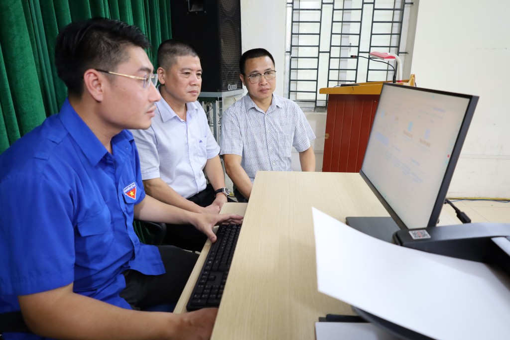 Lĩnh Nam: Nhiệt huyết, tận tuỵ đưa công nghệ đến với người dân- Ảnh 1.