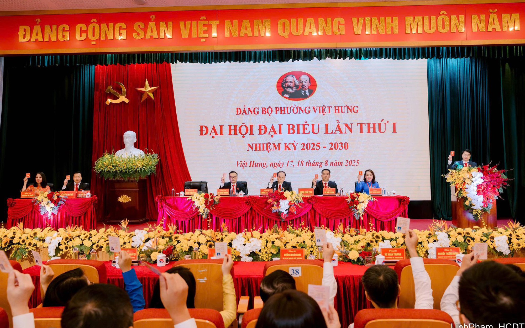 Chào mừng thành công Phiên thứ nhất Đại hội đại biểu 
Đảng bộ phường Việt Hưng lần thứ I, nhiệm kỳ 2025-2030