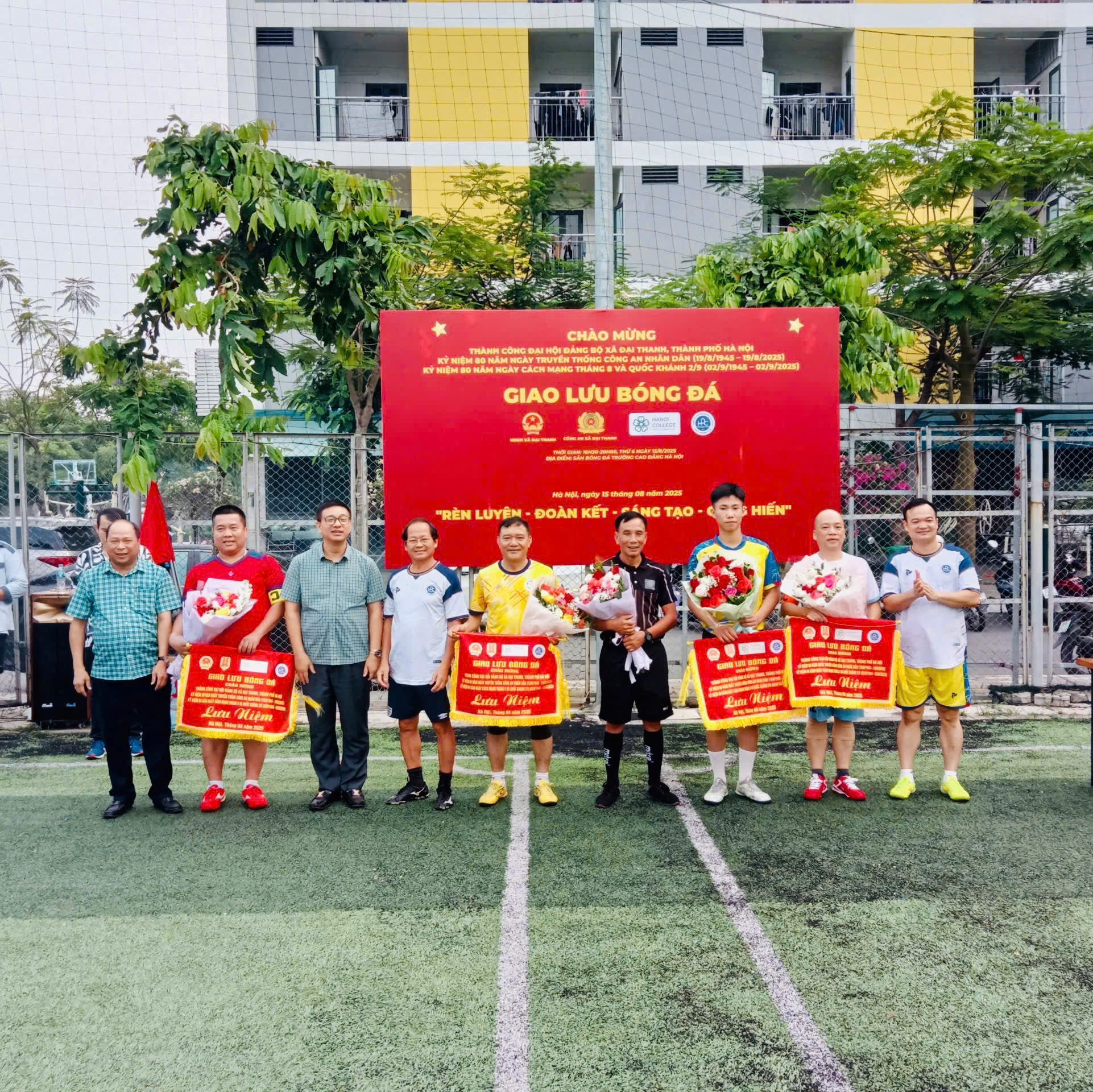 Xã Đại Thanh tổ chức giao hữu bóng đá chào mừng thành công Đại hội Đảng bộ xã lần thứ I, nhiệm kỳ 2025-2030; hướng tới chào mừng kỷ niệm 80 năm Cách mạng Tháng Tám thành công và Quốc khánh nước Cộng hòa xã hội chủ nghĩa Việt Nam.- Ảnh 1.