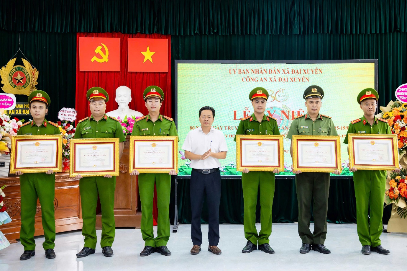 Xã Đại Xuyên kỷ niệm 80 năm Ngày truyền thống Công an nhân dân (19/8/1945 - 19/8/2025) và 20 năm Ngày hội toàn dân bảo vệ an ninh Tổ quốc (19/8/2005 - 19/8/2025).- Ảnh 3.