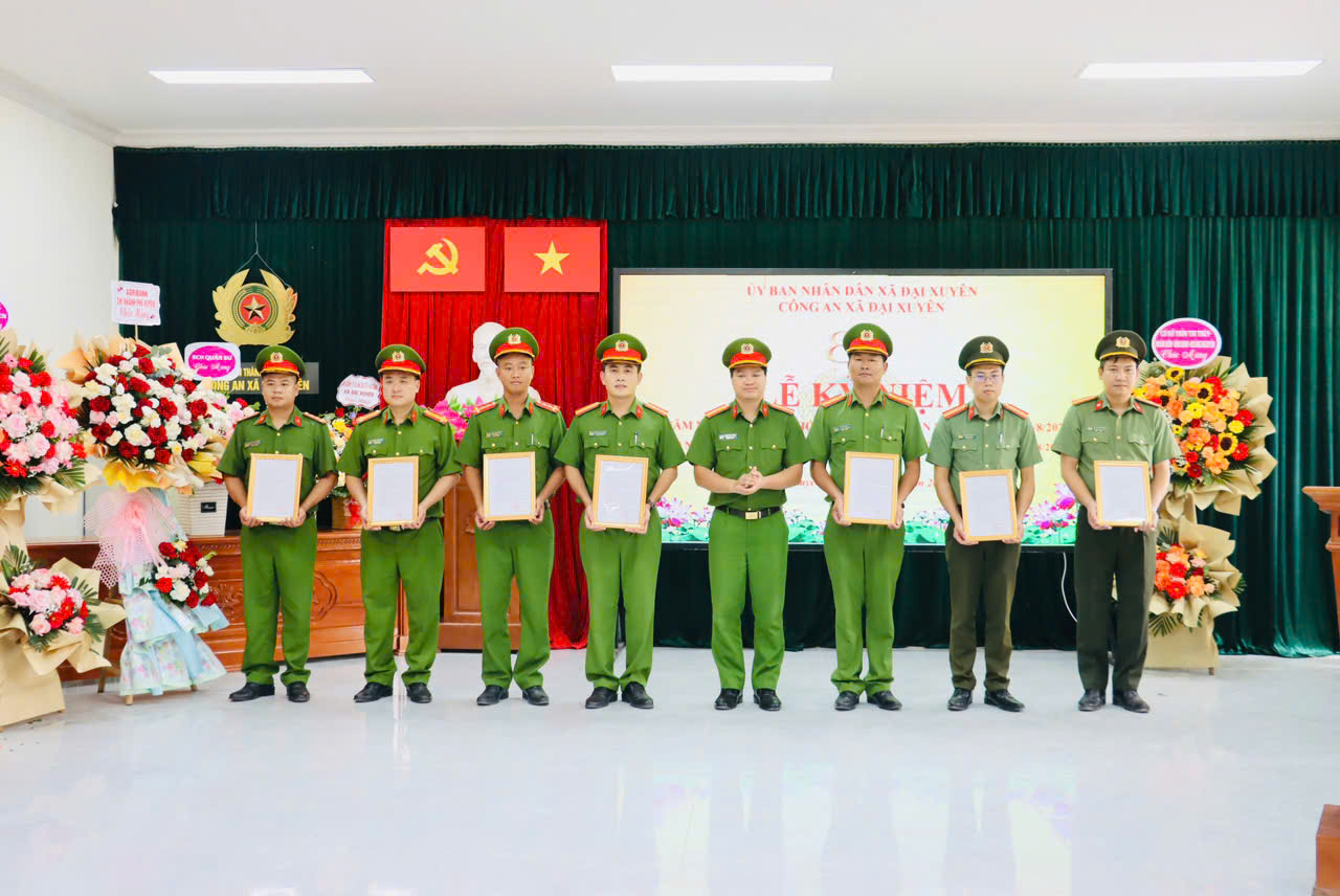 Xã Đại Xuyên kỷ niệm 80 năm Ngày truyền thống Công an nhân dân (19/8/1945 - 19/8/2025) và 20 năm Ngày hội toàn dân bảo vệ an ninh Tổ quốc (19/8/2005 - 19/8/2025).- Ảnh 5.