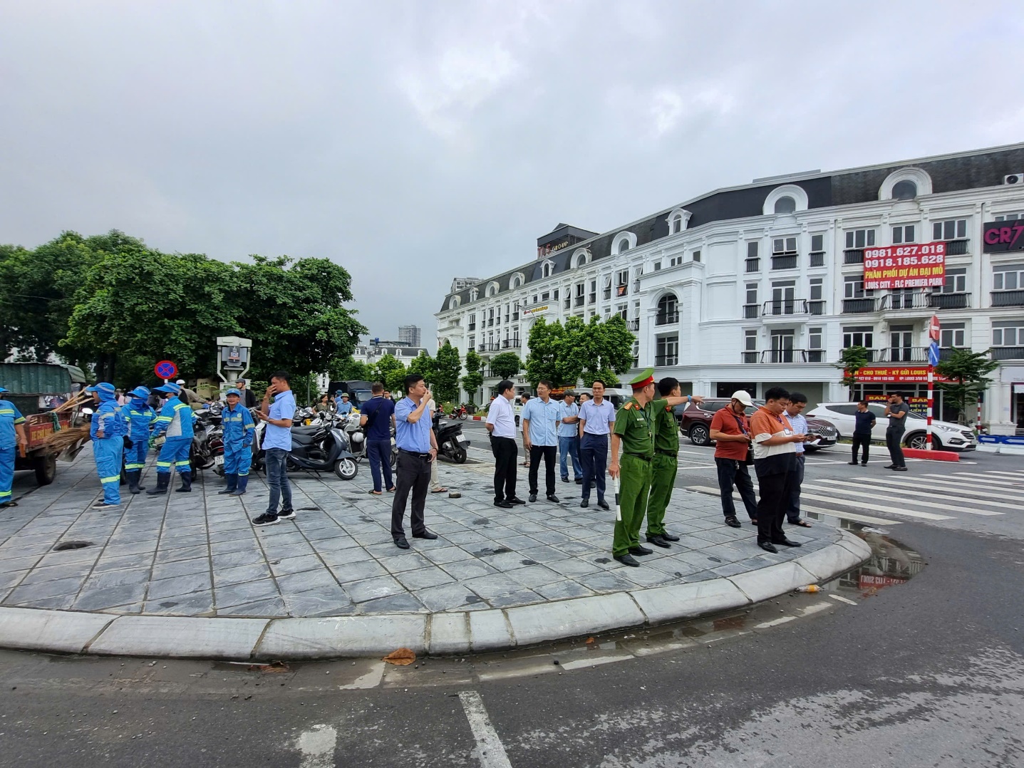 Phường Đại Mỗ ra quân xử lý các vi phạm về trật tự văn minh đô thị- Ảnh 2.