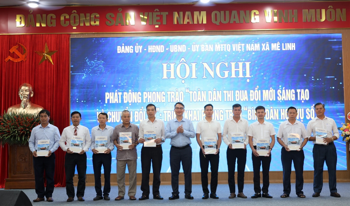 Mê Linh: Phát động phong trào "Toàn dân thi đua đổi mới sáng tạo và chuyển đổi số"; triển khai phong trào "Bình dân học vụ số"- Ảnh 2.