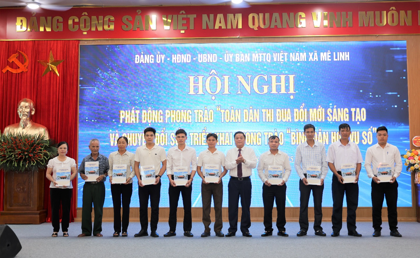 Mê Linh: Phát động phong trào "Toàn dân thi đua đổi mới sáng tạo và chuyển đổi số"; triển khai phong trào "Bình dân học vụ số"- Ảnh 3.