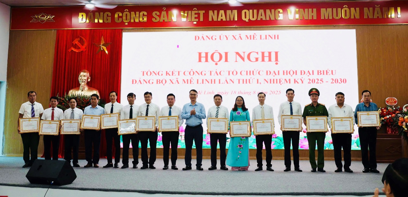 Đảng uỷ xã Mê Linh tổng kết công tác tổ chức Đại hội đại biểu Đảng bộ xã lần thứ I, nhiệm kỳ 2025 - 2030- Ảnh 1.