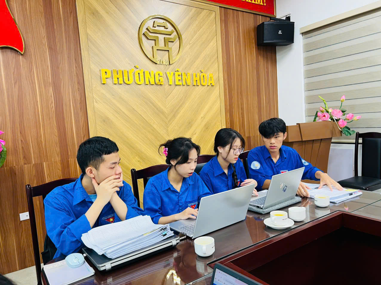 Phát huy tinh thần thanh niên xung kích tham gia hỗ trợ hoạt động chuyển đổi số trên địa bàn phường- Ảnh 3.
