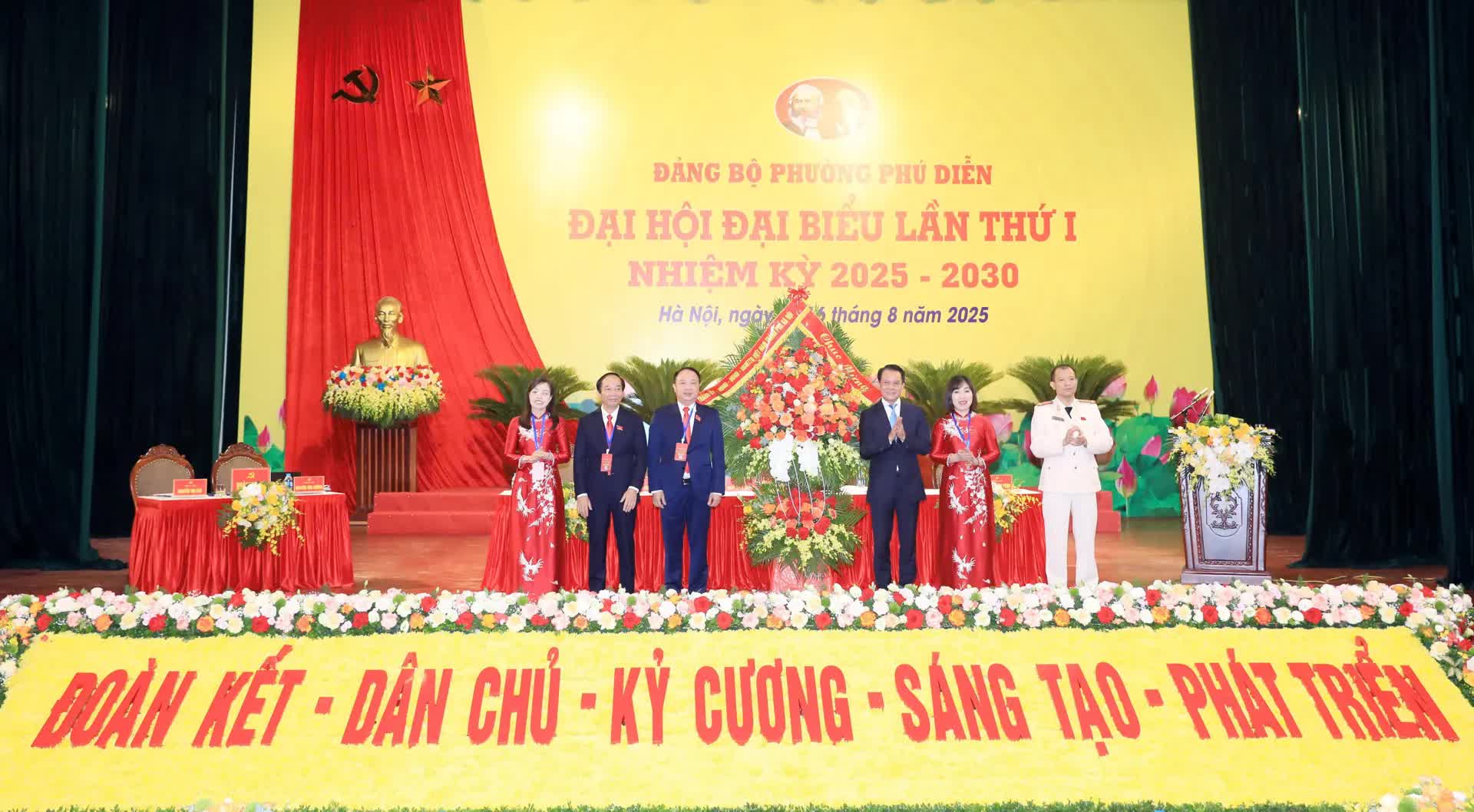 Phường Phú Diễn kiến tạo không gian sống xanh hướng tới mô hình đô thị thông minh, bền vững- Ảnh 2.