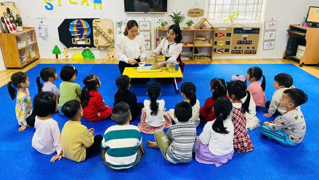 TẤM GƯƠNG NHÀ GIÁO HOÀNG MAI TÂM HUYẾT SÁNG TẠO VỚI CHÂM NGÔN SỐNG XANH MỖI NGÀY - HẠNH PHÚC ĐẾN TỪ ĐIỀU GIẢN DỊ- Ảnh 2.