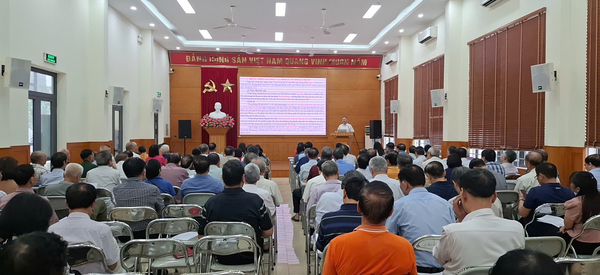 Hội nghị Báo cáo viên tháng 8/2025- Ảnh 1.