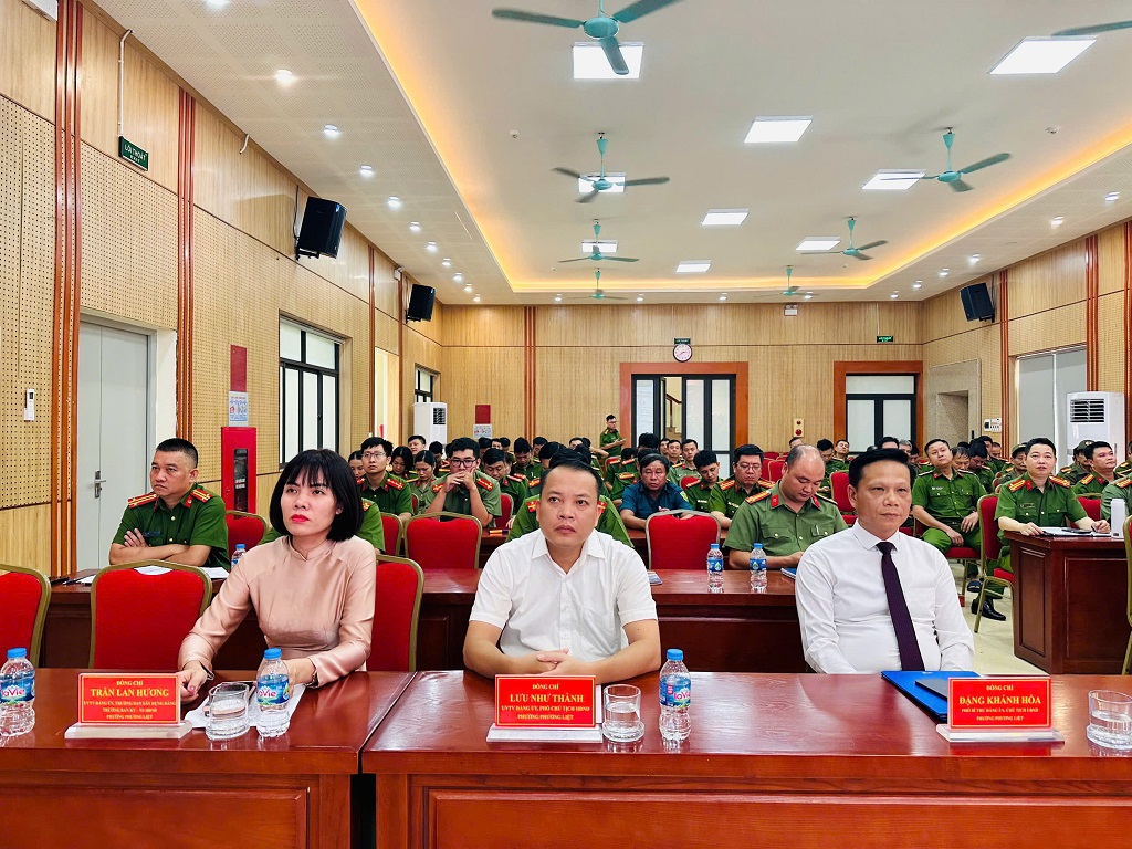 PHƯỜNG PHƯƠNG LIỆT TỔ CHỨC LỄ KỶ NIỆM 80 NĂM NGÀY TRUYỀN THỐNG CÔNG AN NHÂN DÂN VIỆT NAM (19/8/1945-19/8/2025); 20 NĂM NGÀY HỘI TOÀN DÂN BẢO VỆ AN NINH TỔ QUỐC (19/8/2005-19/8/2025)- Ảnh 7.