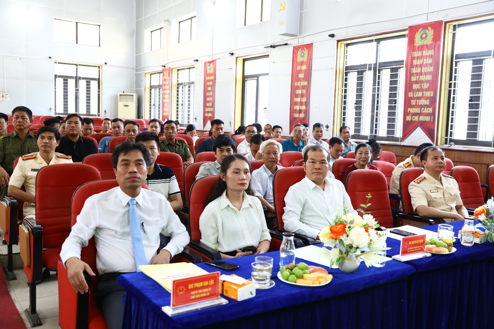 Sơn Đồng tổ chức kỷ niệm 80 năm Ngày truyền thống Công an Nhân dân (19/8/1945-19/8/2025) và 20 năm Ngày hội Toàn dân bảo vệ an ninh Tổ quốc- Ảnh 3.