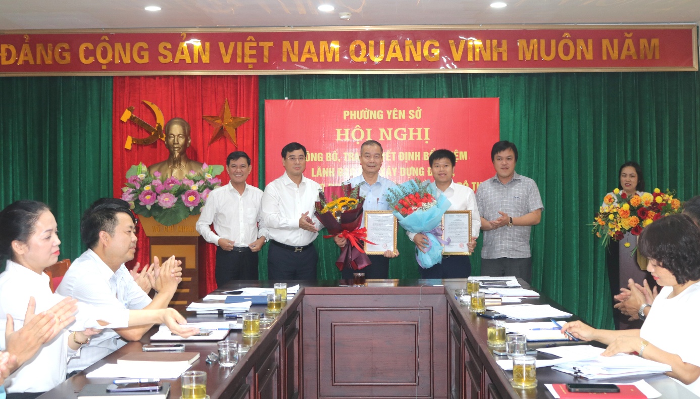Phường Yên Sở tổ chức Hội nghị công bố các quyết định bổ nhiệm cán bộ lãnh đạo, quản lý Ban Xây dựng Đảng và Phòng Kinh tế, Hạ tầng và Đô thị- Ảnh 1.