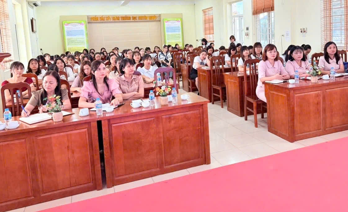 Tập huấn chuyên đề Thầy cô thay đổi để xây dựng trường học hạnh phúc- Ảnh 2.