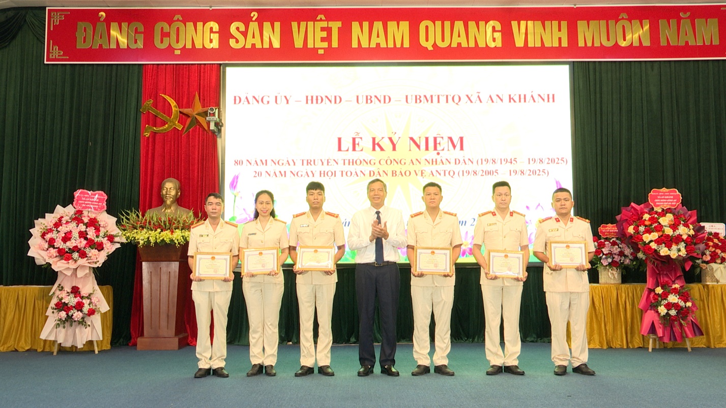 An Khánh kỷ niệm 80 năm Ngày truyền thống lực lượng Công an Nhân dân Việt Nam và 20 năm Ngày hội toàn dân bảo vệ an ninh Tổ quốc- Ảnh 7.