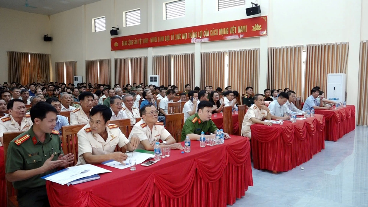 Công an xã Hồng Sơn tổ chức kỷ niệm 80 năm Ngày truyền thống Công an nhân dân Việt Nam và ra mắt Chi hội Cựu công an nhân dân- Ảnh 4.