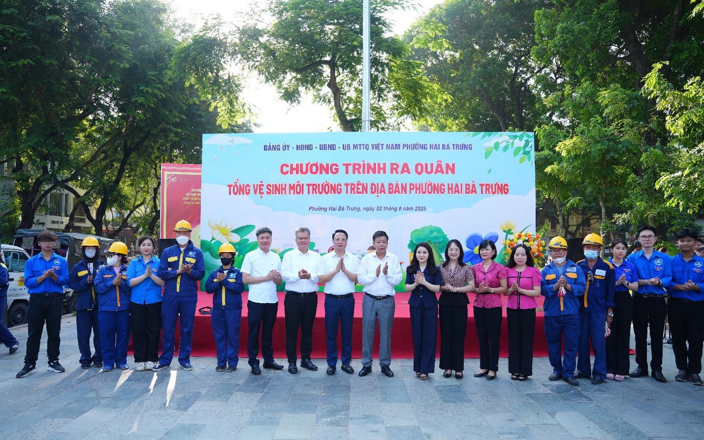 Phường Hai Bà Trưng tổ chức Lễ ra quân tổng vệ sinh môi trường trên điạ bàn phường.