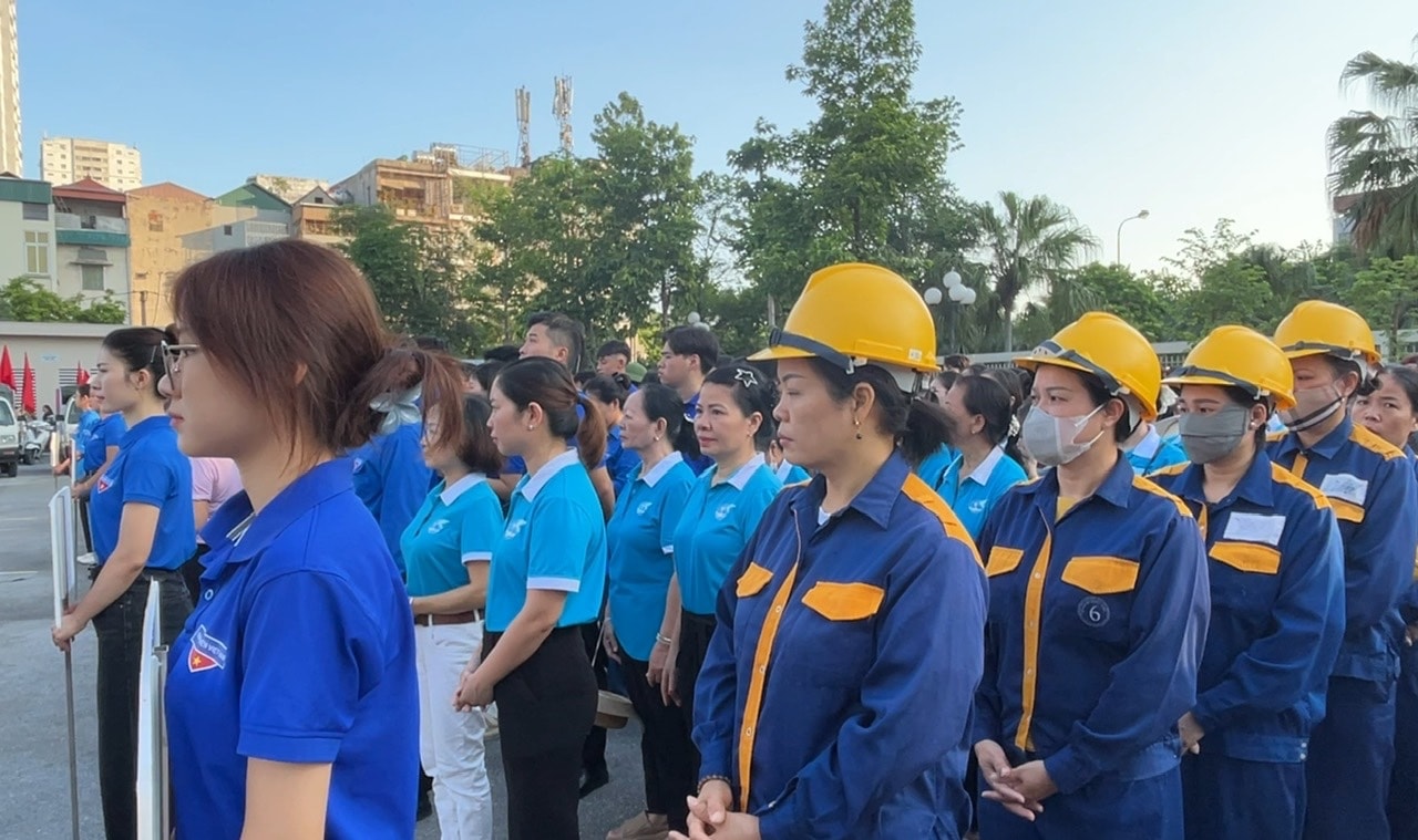 Nét đẹp áo xanh lan tỏa “Ngày cuối tuần xanh” khắp Thủ đô- Ảnh 1.