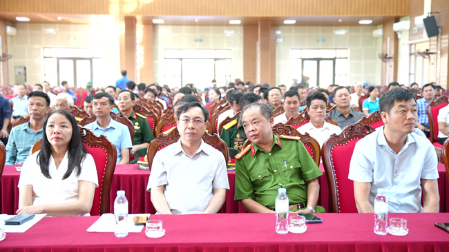 Sôi nổi đợt cao điểm ra quân vệ sinh môi trường, chỉnh trang cảnh quan ở xã Hạ Bằng- Ảnh 1.
