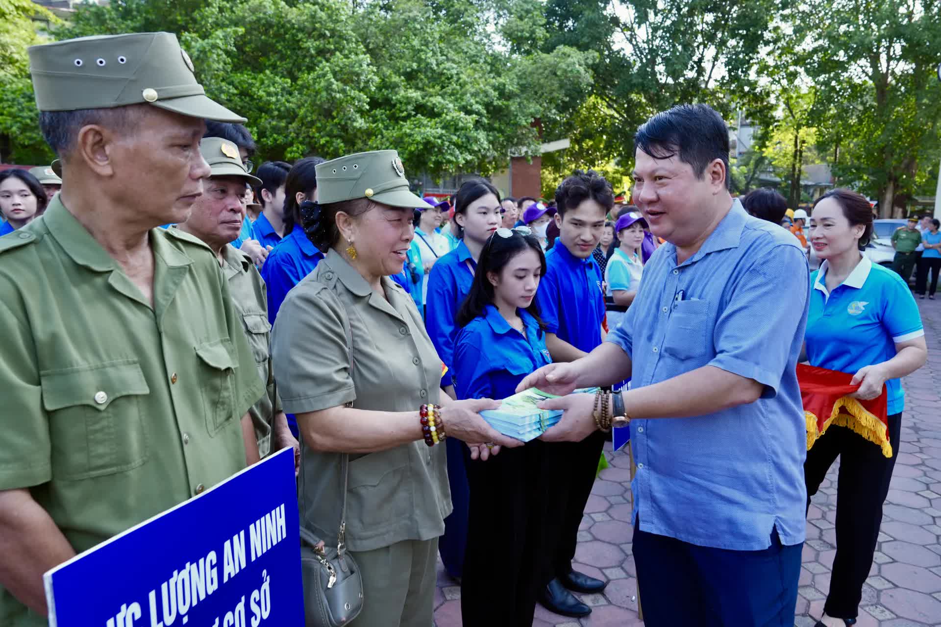 Phường Giảng Võ: Quyết tâm vì môi trường xanh - sạch - đẹp- Ảnh 4.