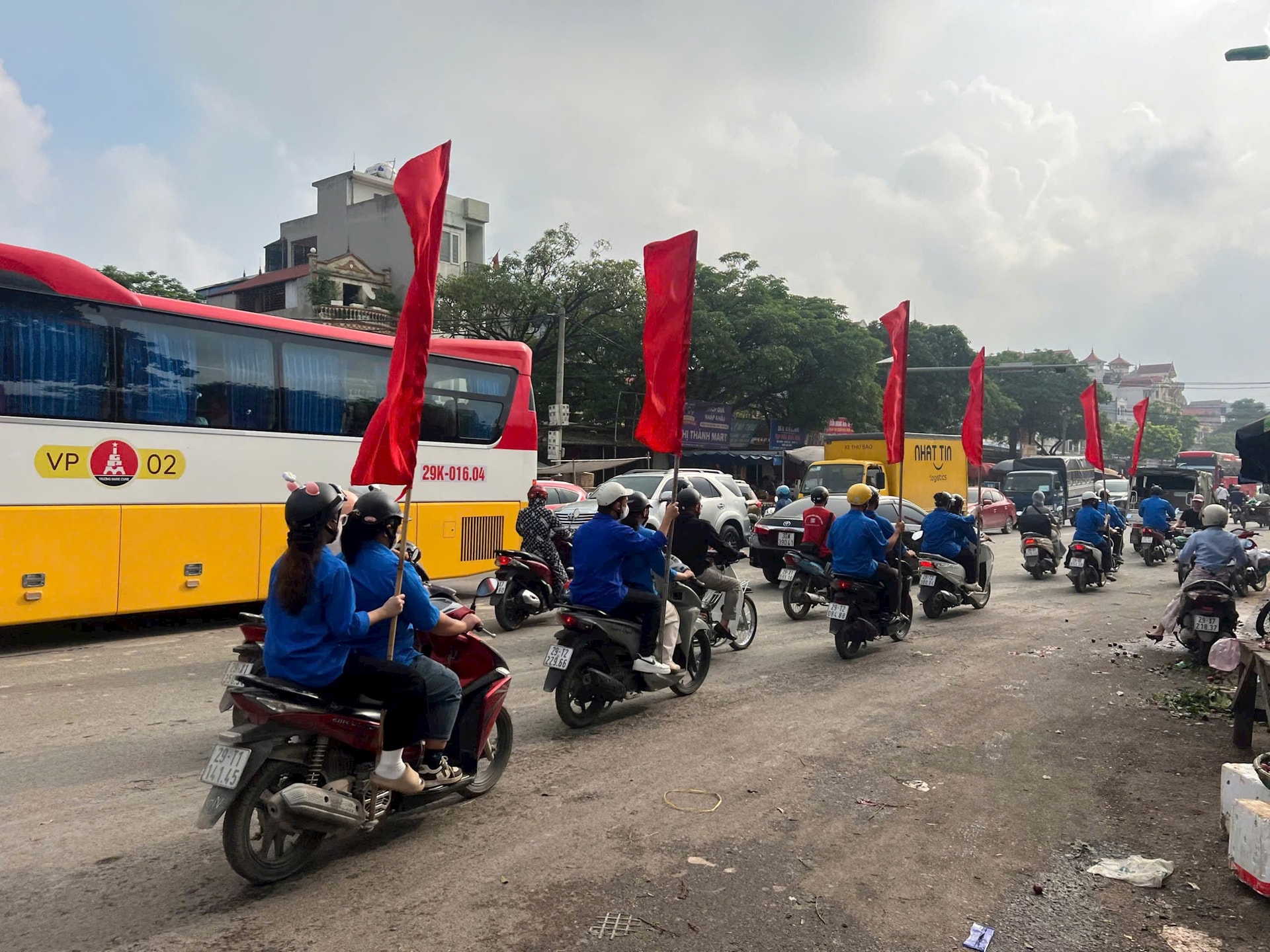 Nét đẹp áo xanh lan tỏa “Ngày cuối tuần xanh” khắp Thủ đô- Ảnh 6.