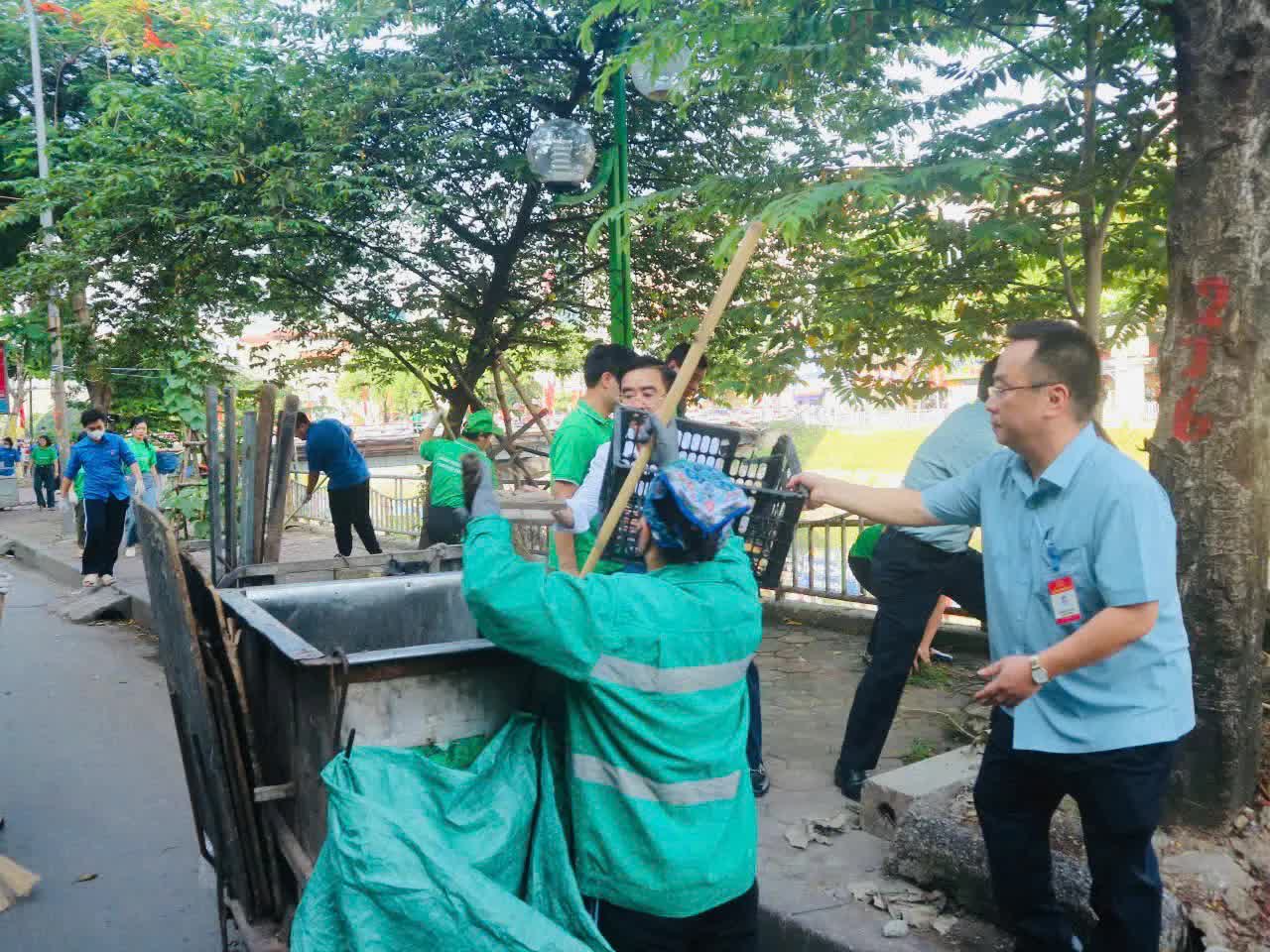 Phường Khương Đình: Tổng vệ sinh môi trường, làm sạch hai bên bờ sông Tô Lịch- Ảnh 6.