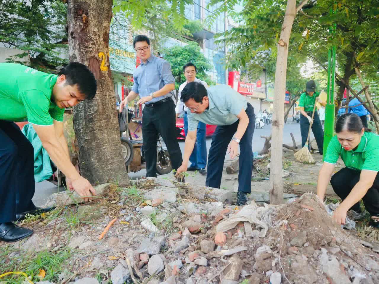 Phường Khương Đình: Tổng vệ sinh môi trường, làm sạch hai bên bờ sông Tô Lịch- Ảnh 7.