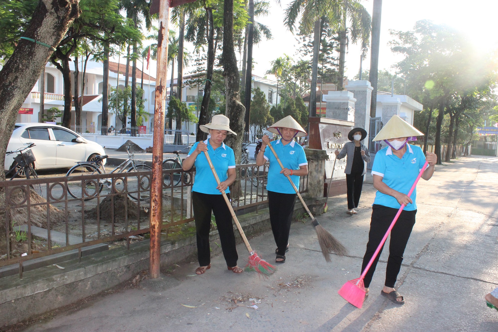 Phường Thượng Cát duy trì phong trào “Ngày thứ Bảy xanh” xây dựng phường “Sáng – xanh - sạch - đẹp”- Ảnh 12.