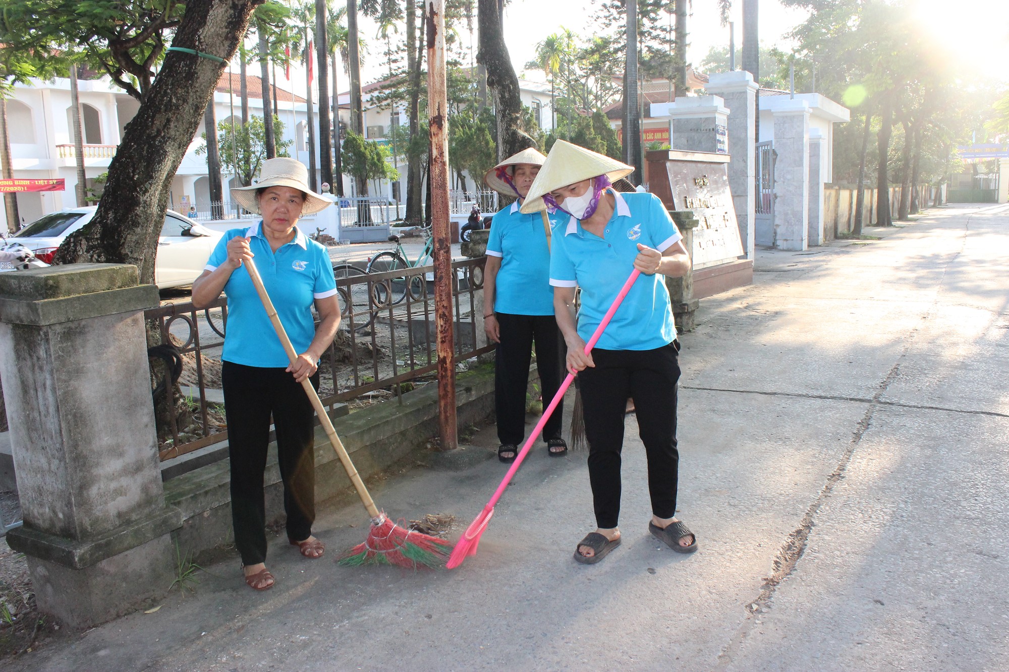Phường Thượng Cát duy trì phong trào “Ngày thứ Bảy xanh” xây dựng phường “Sáng – xanh - sạch - đẹp”- Ảnh 9.