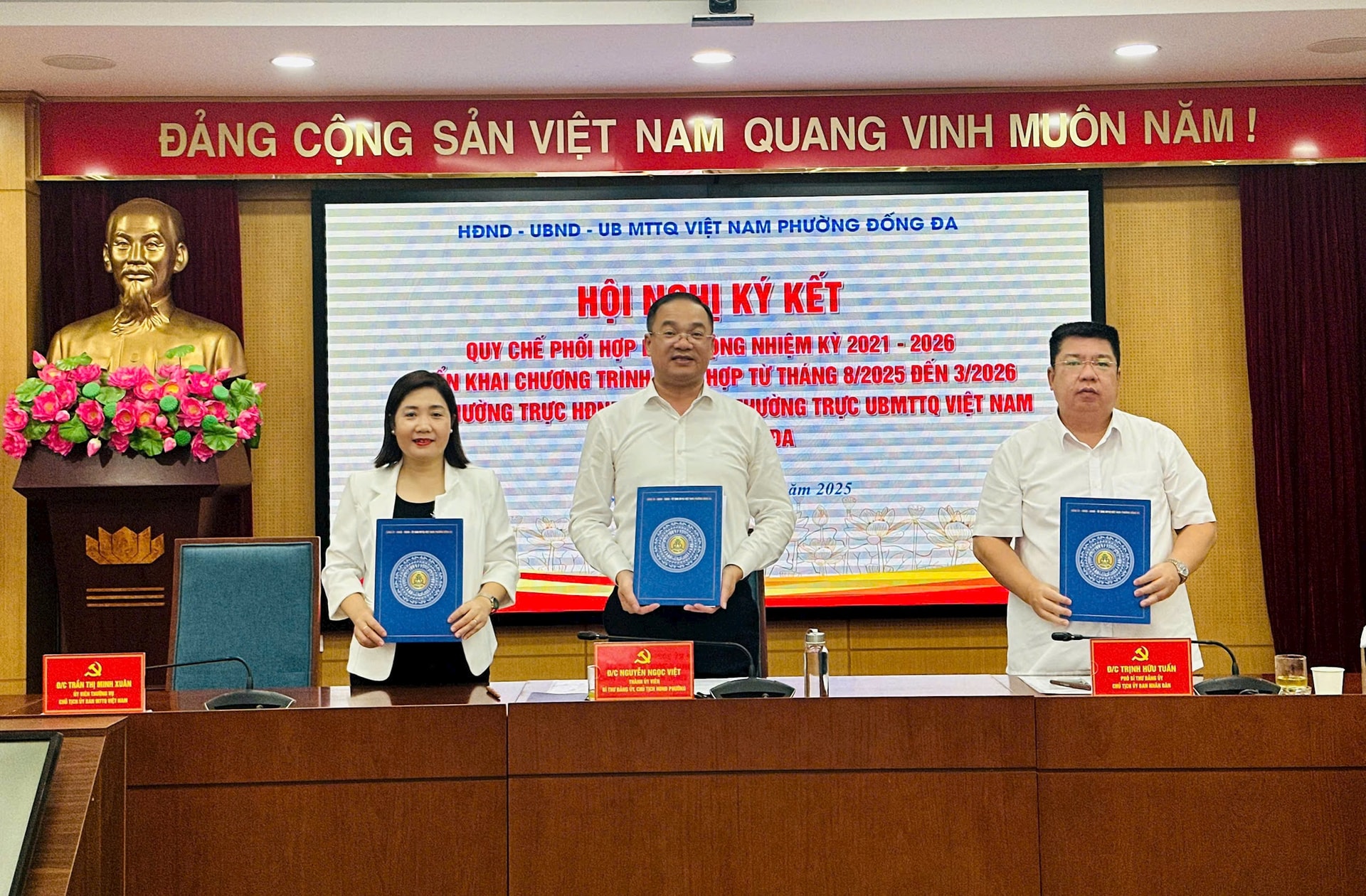 Thường trực HĐND, UBND, Ủy ban MTTQ Việt Nam phường Đống Đa ký kết phối hợp công tác- Ảnh 1.